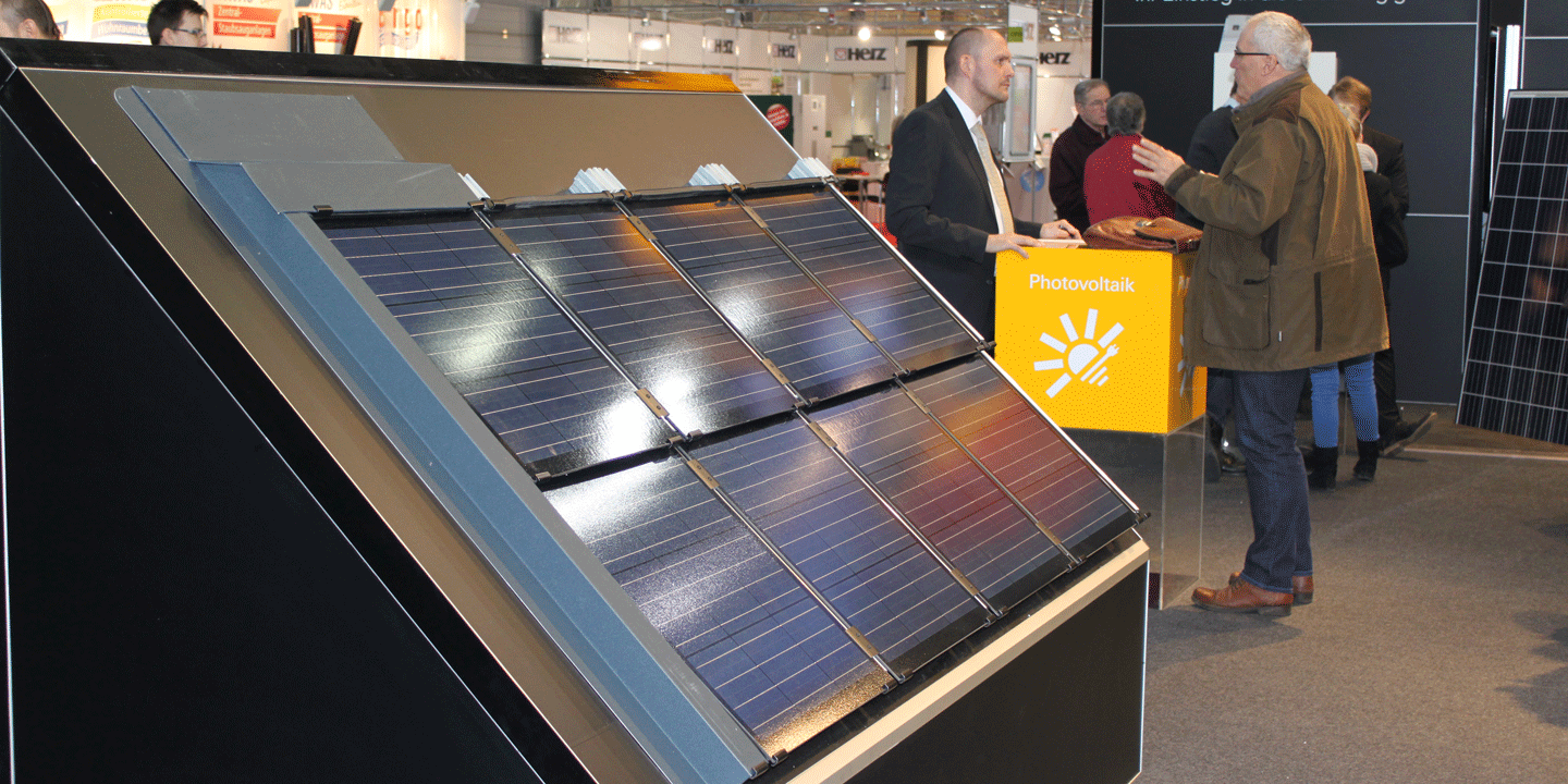 Die Photovoltaikmodule am VERBUND-Messestand auf der "Bauen & Energie Wien".