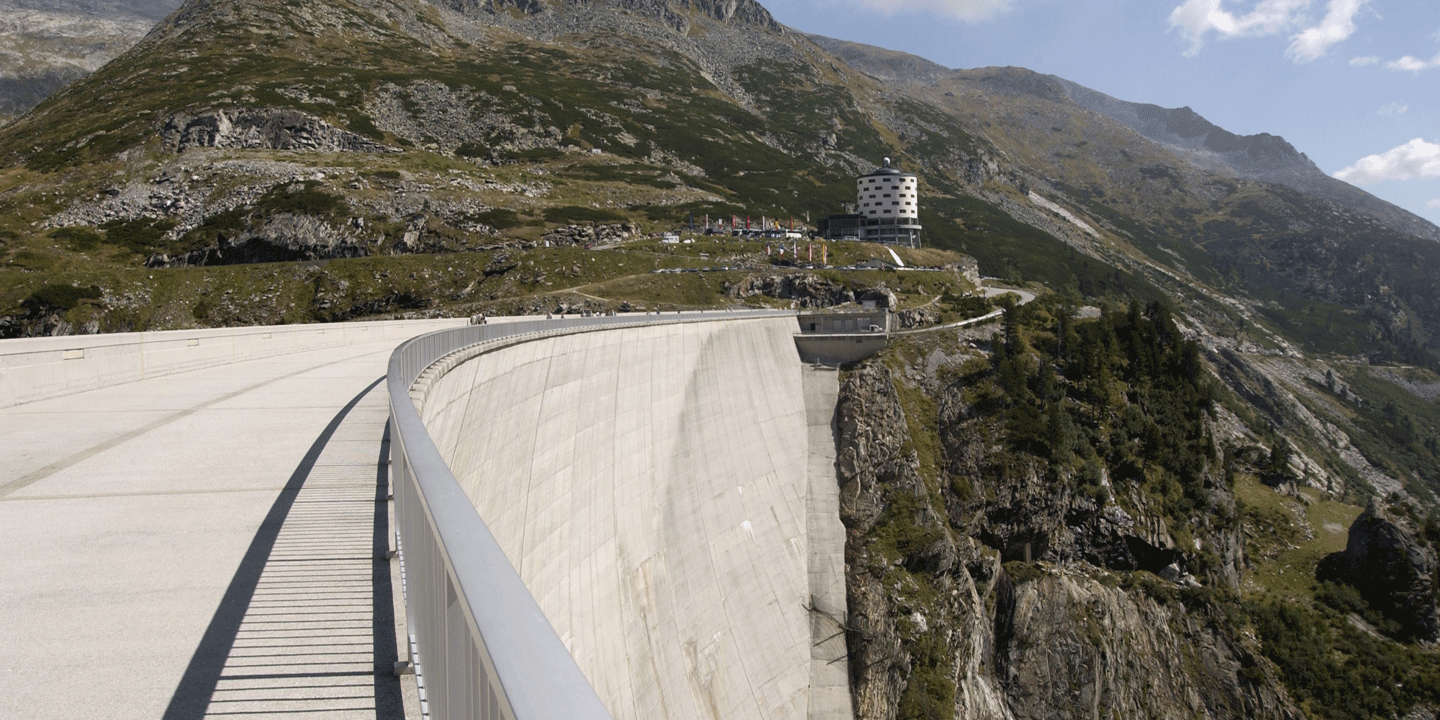 Auf Österreichs höchster Staumauer wurde eine Bungee-Jumping-Anlage installiert. 