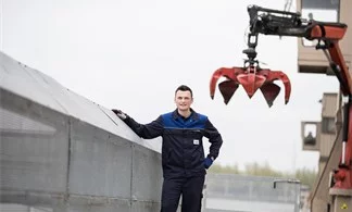 Andreas Kragl sichert mit seinen Kollegen die Energiezukunft im Donaukraftwerk Abwinden-Asten