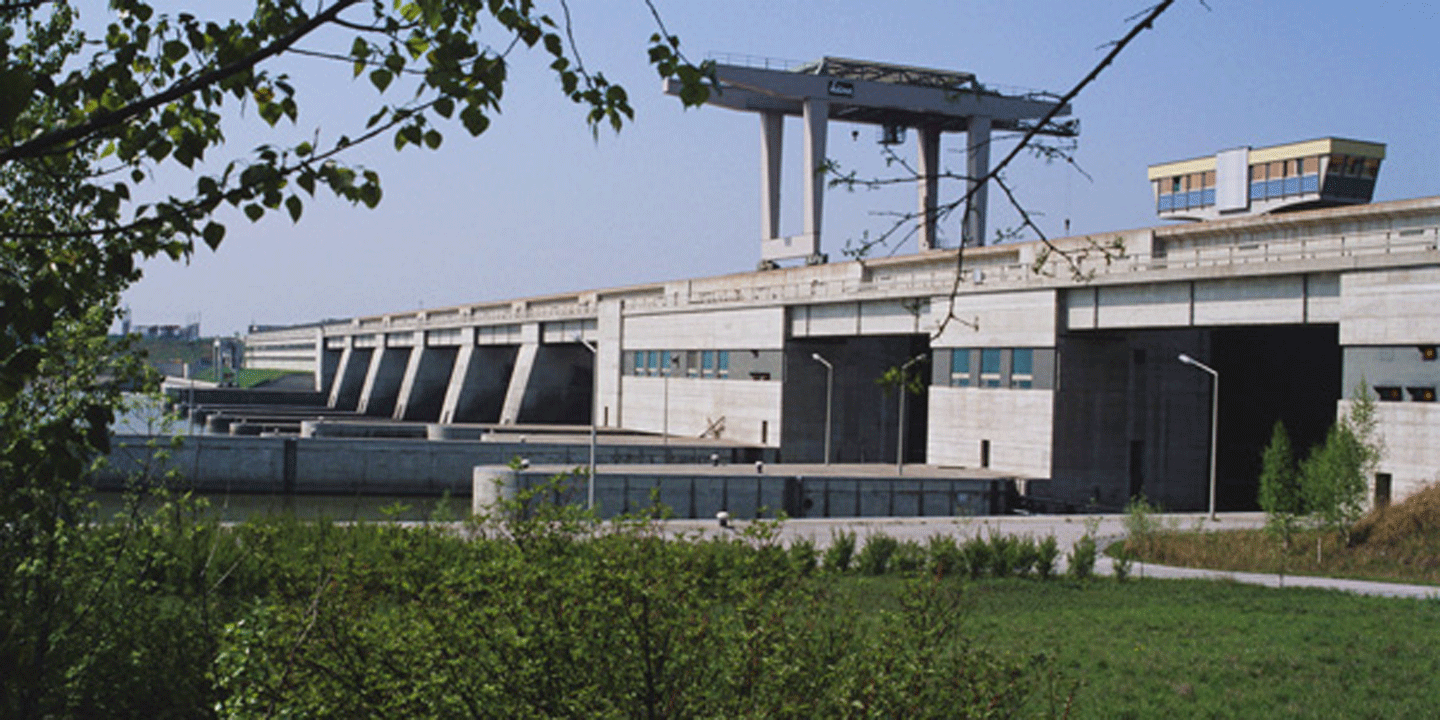 Das Donaukraftwerk Altenwörth liefert rund um die Uhr Strom aus Wasserkraft. 