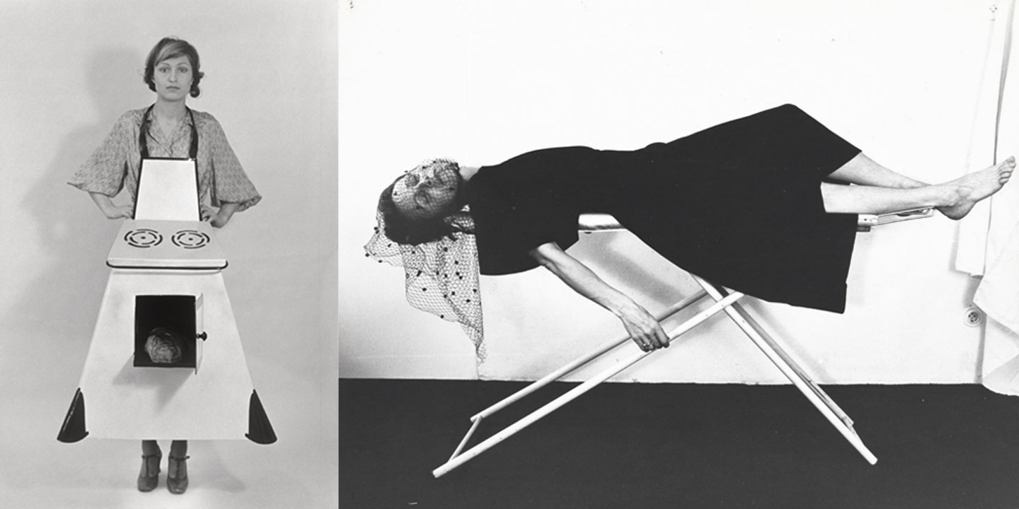 Links: "Hausfrauen-Küchenschürze" von Birgit Jürgenssen aus dem Jahr 1975. Die Künstlerin schnallt sich einen Ofen um ihren Körper. Rechts: "Bügeltraum" von Karin Mack, 1975. Die Künstlerin liegt auf einem Bügelbrett.