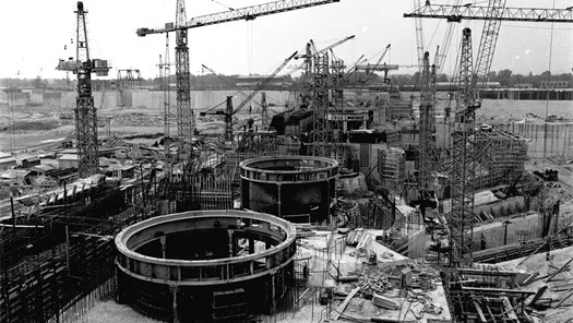 Der Bau des VERBUND-Kraftwerks Wallsee-Mitterkirchen von 1965 bis 1968.