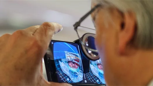 Mit der VERBUND App wird das Smartphone zur 3D-Brille.