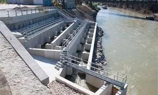 Betonbauwerk am Donaukanal: Schlitzpass mit Einstieg zur Fischwanderhilfe